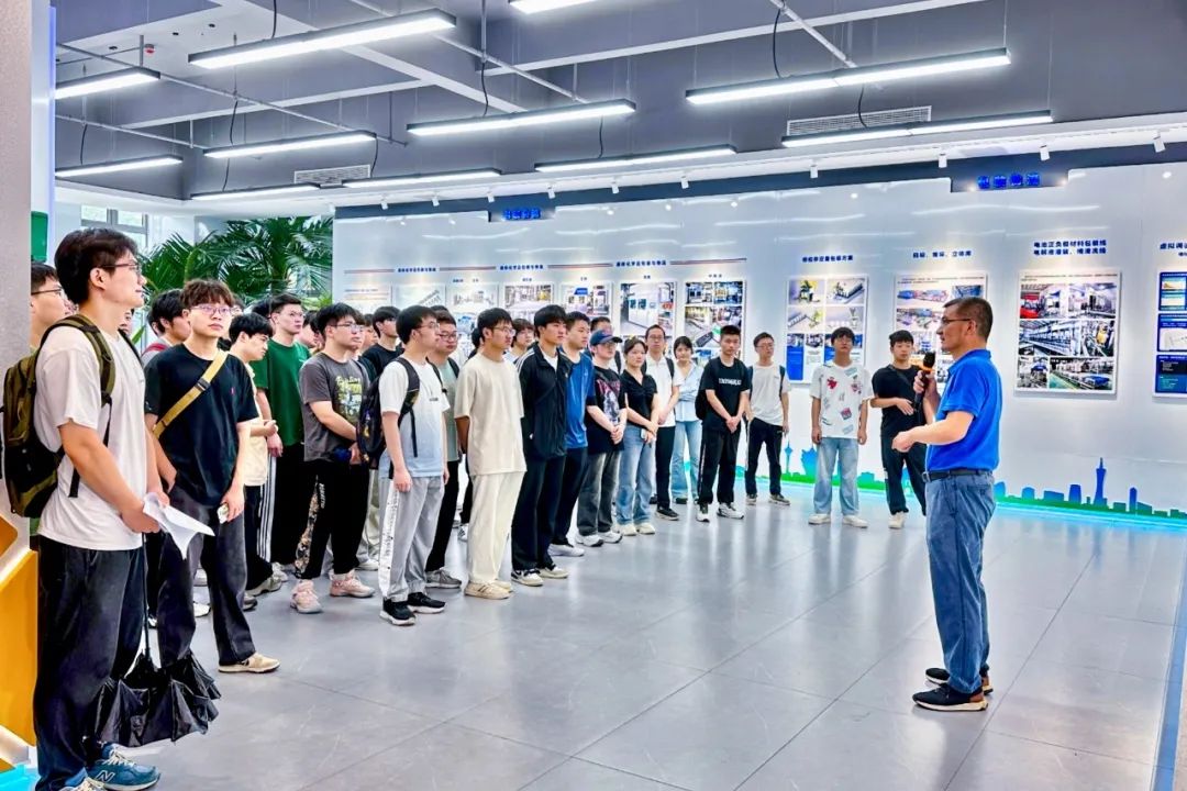 安徽大学机械系学子走进合肥UED官网,共探智造未来 安徽大学机械系学子走进合肥UED官网,共探智造未来